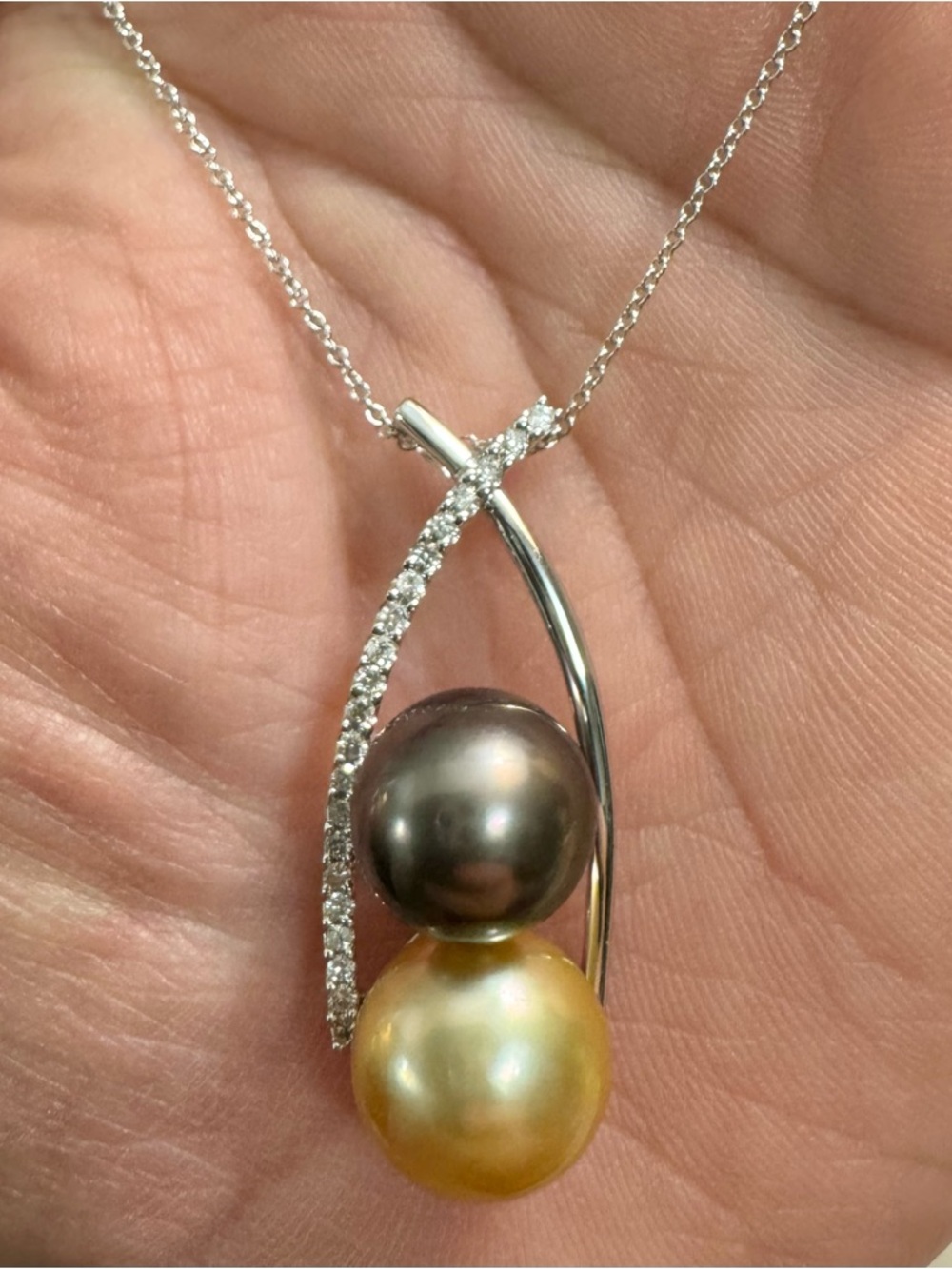 18K White Gold Pearl and Diamond Pendant Necklace